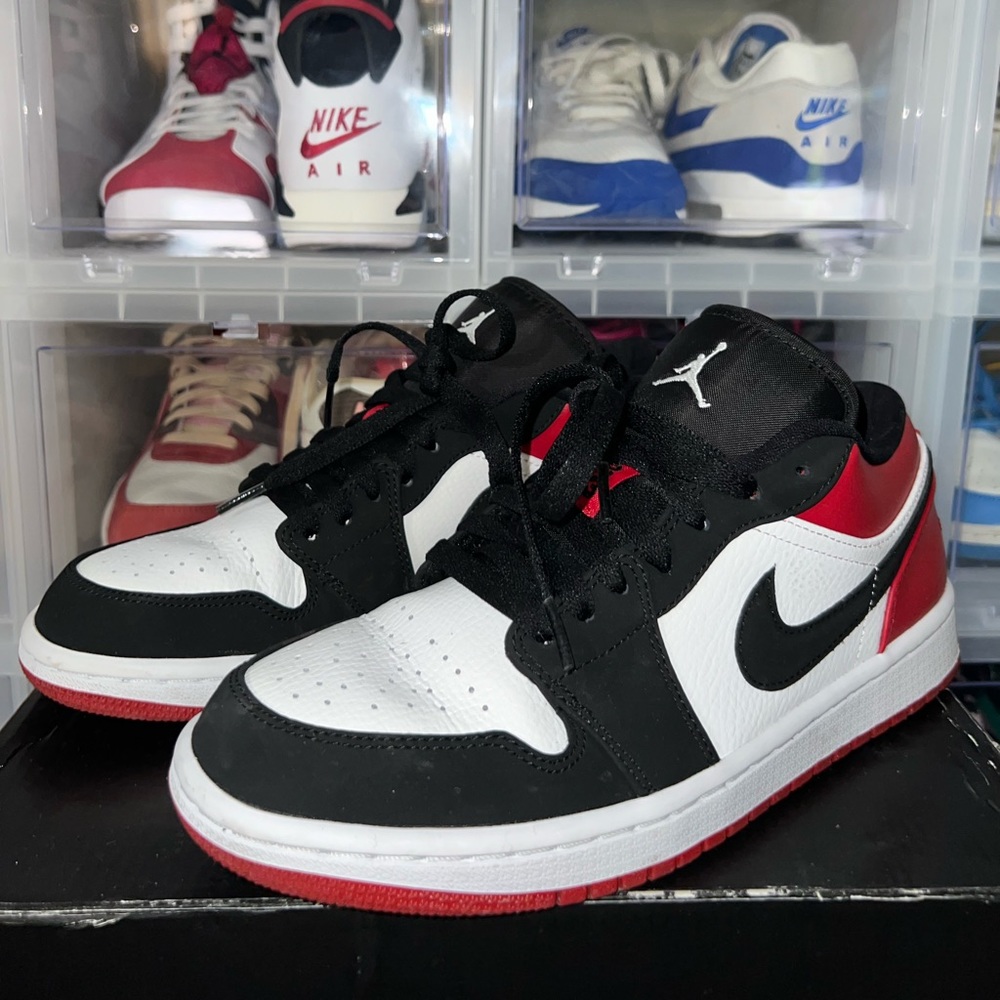 EUC Jordan 1 low black toe Men’s 7.5